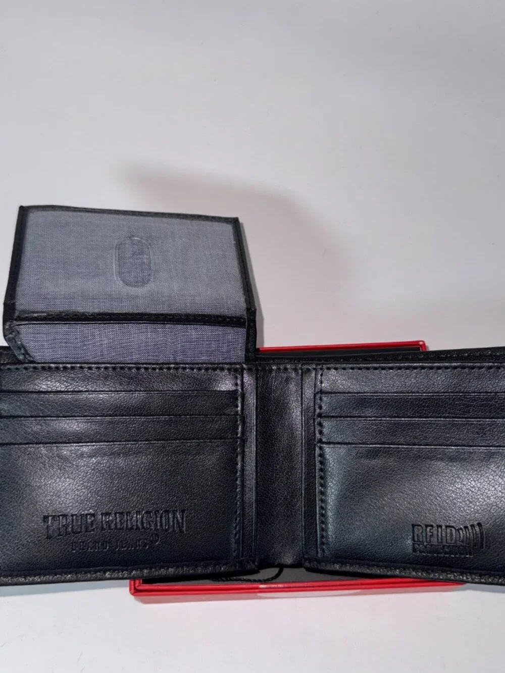 TRUE RELIGION Black Leather Bifold Wallet Logo Boxed RFID & removable ID Window